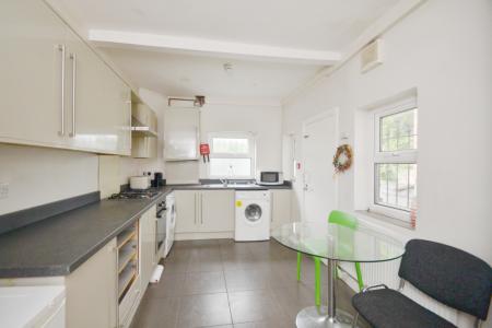 5 bedroom Terraced House to let in Filey Road, Fallowfield, Manchester, M14