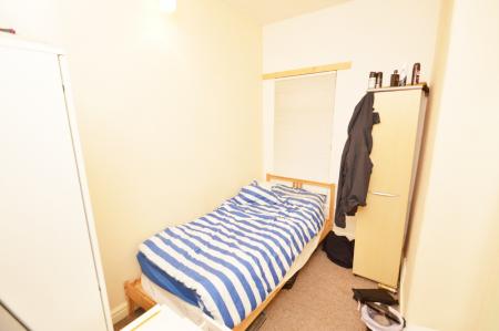 4 bedroom Detached house to let in Kathleen Grove, Rusholme, Manchester, M14