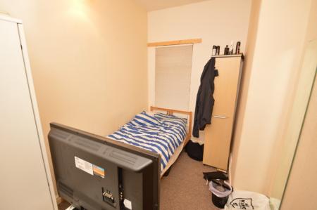 4 bedroom Detached house to let in Kathleen Grove, Rusholme, Manchester, M14