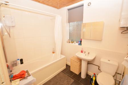 4 bedroom Detached house to let in Kathleen Grove, Rusholme, Manchester, M14