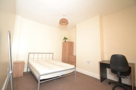 5 bedroom Semi-detached house to let in Ladybarn Lane, Fallowfield, Manchester, M14