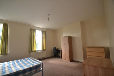5 bedroom Semi-detached house to let in Ladybarn Lane, Fallowfield, Manchester, M14