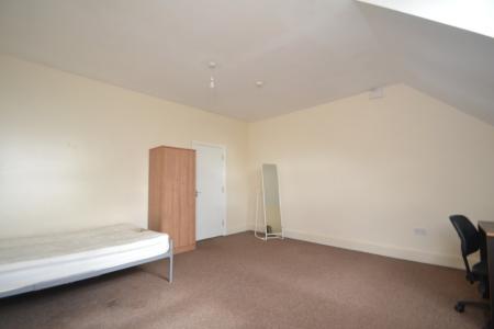 5 bedroom Semi-detached house to let in Ladybarn Lane, Fallowfield, Manchester, M14