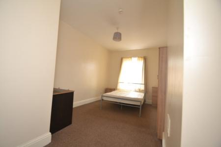5 bedroom Semi-detached house to let in Ladybarn Lane, Fallowfield, Manchester, M14