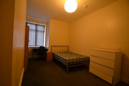 5 bedroom Semi-detached house to let in Ladybarn Lane, Fallowfield, Manchester, M14