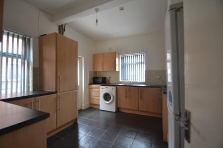 5 bedroom Semi-detached house to let in Ladybarn Lane, Fallowfield, Manchester, M14