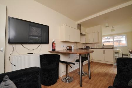 6 bedroom Terraced House to let in Mabfield Road, Fallowfield, Manchester, M14