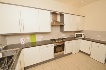 6 bedroom Detached house to let in Mauldeth Road, Fallowfield, Manchester, M14