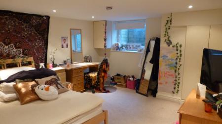 6 bedroom Detached house to let in Mauldeth Road, Fallowfield, Manchester, M14