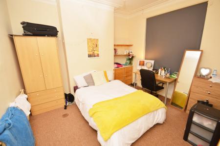 3 bedroom Detached house to let in Olivia Grove, Rusholme, Manchester, M14