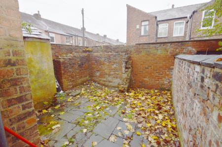 3 bedroom Detached house to let in Olivia Grove, Rusholme, Manchester, M14