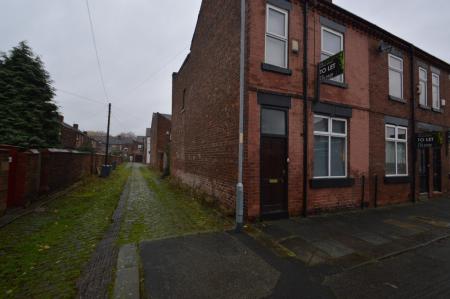 3 bedroom Detached house to let in Olivia Grove, Rusholme, Manchester, M14