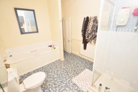 3 bedroom Detached house to let in Olivia Grove, Rusholme, Manchester, M14