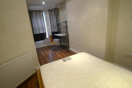 5 bedroom Flat to let in Wellington Road, Fallowfield, Manchester, M14