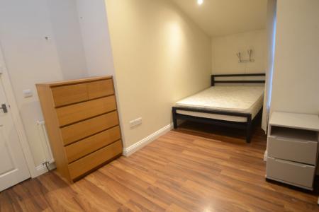 5 bedroom Flat to let in Wellington Road, Fallowfield, Manchester, M14
