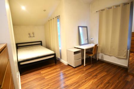 5 bedroom Flat to let in Wellington Road, Fallowfield, Manchester, M14