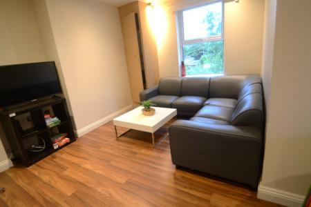 5 bedroom Flat to let in Wellington Road, Fallowfield, Manchester, M14