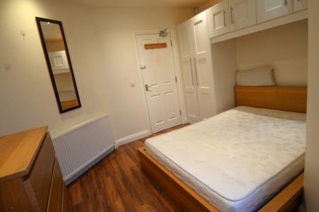 5 bedroom Flat to let in Wellington Road, Fallowfield, Manchester, M14