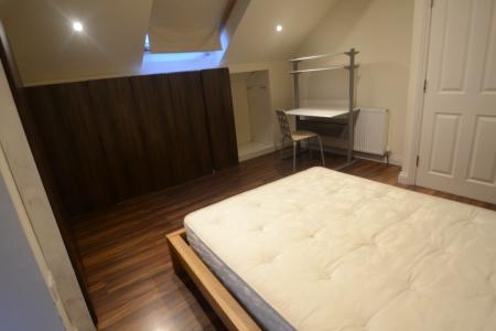 5 bedroom Flat to let in Wellington Road, Fallowfield, Manchester, M14