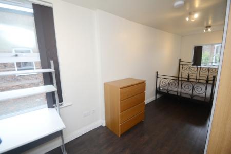 5 bedroom Flat to let in Wellington Road, Fallowfield, Manchester, M14