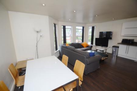 5 bedroom Flat to let in Wellington Road, Fallowfield, Manchester, M14
