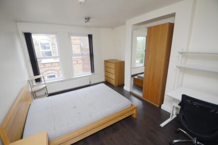 5 bedroom Flat to let in Wellington Road, Fallowfield, Manchester, M14