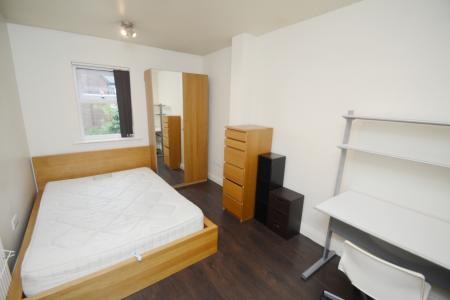 5 bedroom Flat to let in Wellington Road, Fallowfield, Manchester, M14