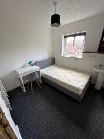 6 bedroom Semi-detached house to let in Wellington Road, Fallowfield, Manchester, M14