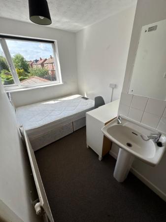 6 bedroom Semi-detached house to let in Wellington Road, Fallowfield, Manchester, M14