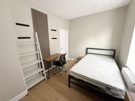5 bedroom End of terrace house to let in Hill Street, Withington, Manchester, M20