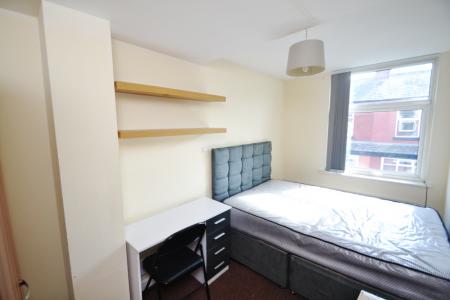 6 bedroom Terraced House to let in Braemar Road, Fallowfield, Manchester, M14
