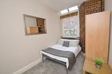 5 bedroom Terraced House to let in Braemar Road, Fallowfield, Manchester, M14