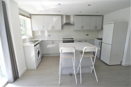 2 bedroom Flat to let in Slade Lane, Manchester, M19