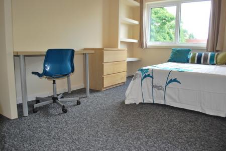 2 bedroom Flat to let in Slade Lane, Manchester, M19