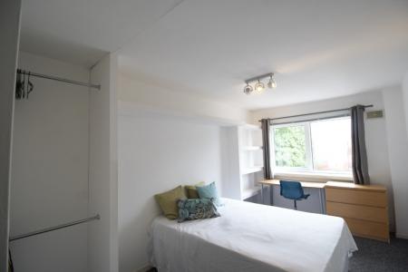 2 bedroom Flat to let in Slade Lane, Manchester, M19