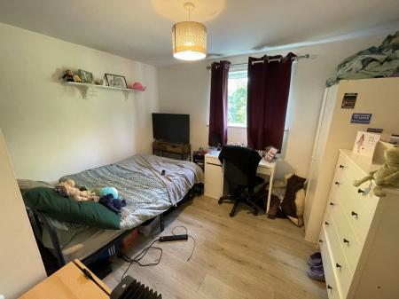 3 bedroom Flat to let in Whiteoak Road, Fallowfield, Manchester, M14