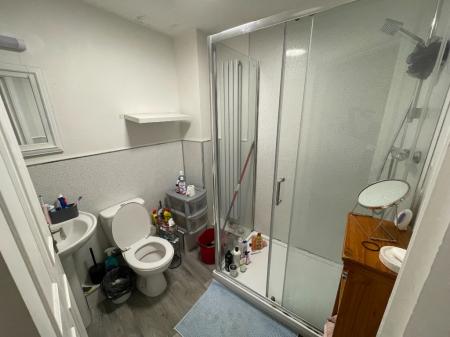 3 bedroom Flat to let in Whiteoak Road, Fallowfield, Manchester, M14