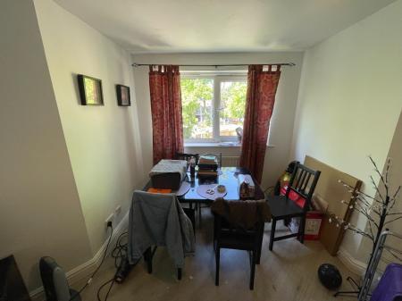 3 bedroom Flat to let in Whiteoak Road, Fallowfield, Manchester, M14