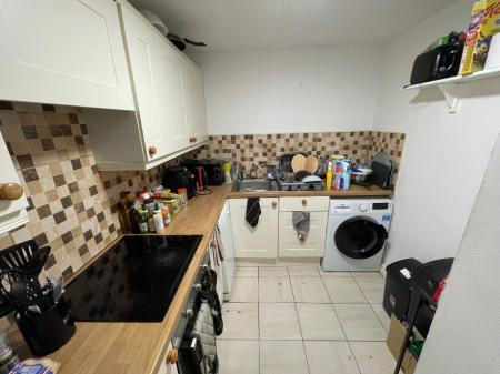 3 bedroom Flat to let in Whiteoak Road, Fallowfield, Manchester, M14