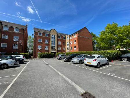 3 bedroom Flat to let in Whiteoak Road, Fallowfield, Manchester, M14