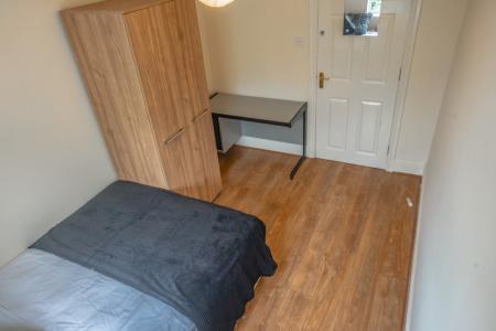 7 bedroom Town house to let in Denison Road, Victoria Park, Manchester, M14