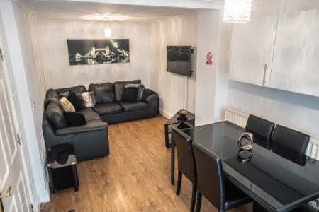 7 bedroom Town house to let in Denison Road, Victoria Park, Manchester, M14