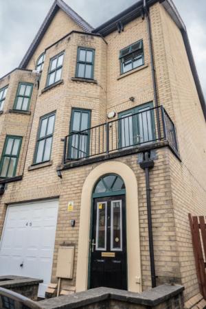 7 bedroom Town house to let in Denison Road, Victoria Park, Manchester, M14