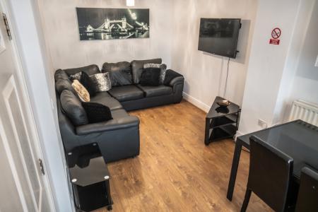 7 bedroom Town house to let in Denison Road, Victoria Park, Manchester, M14