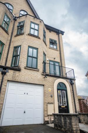 7 bedroom Town house to let in Denison Road, Victoria Park, Manchester, M14