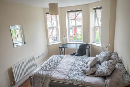 7 bedroom Town house to let in Denison Road, Victoria Park, Manchester, M14