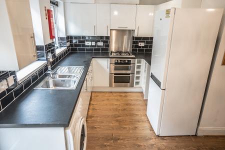 7 bedroom Town house to let in Denison Road, Victoria Park, Manchester, M14