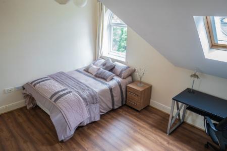 7 bedroom Town house to let in Denison Road, Victoria Park, Manchester, M14