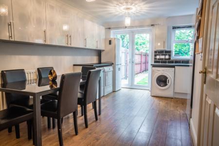 7 bedroom Town house to let in Denison Road, Victoria Park, Manchester, M14