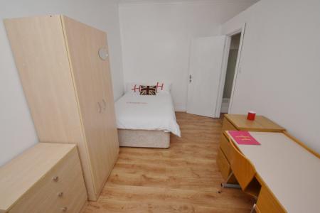 6 bedroom Terraced House to let in Standish Road, Fallowfield, Manchester, M14